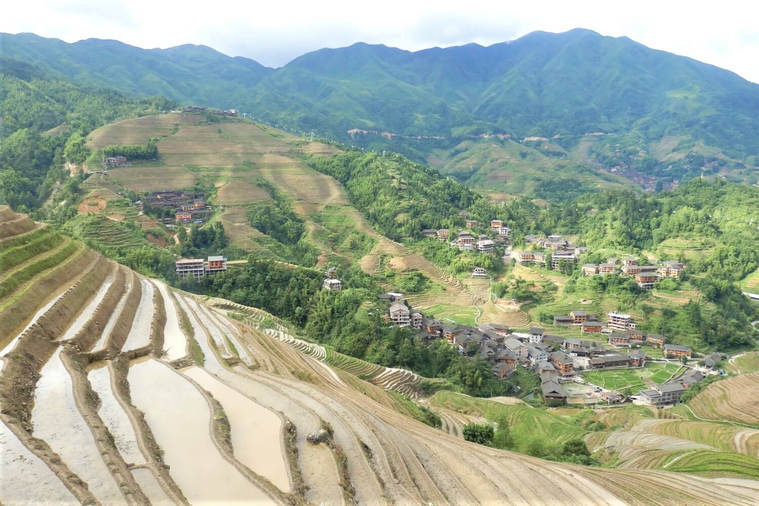 Uitzicht op het plaatsje Dazhai in China