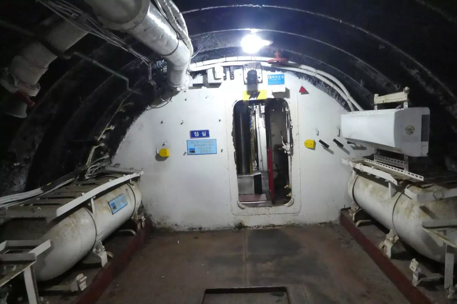 DE binnenkant van de Noord-Koreaanse onderzeeër