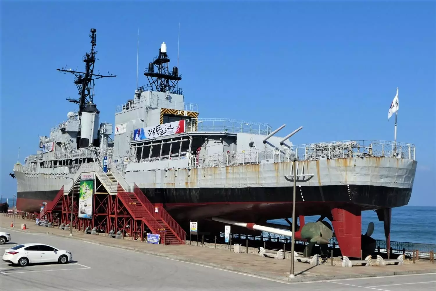 Het Amerikaanse marineschip in Tongil Park, Zuid-Korea