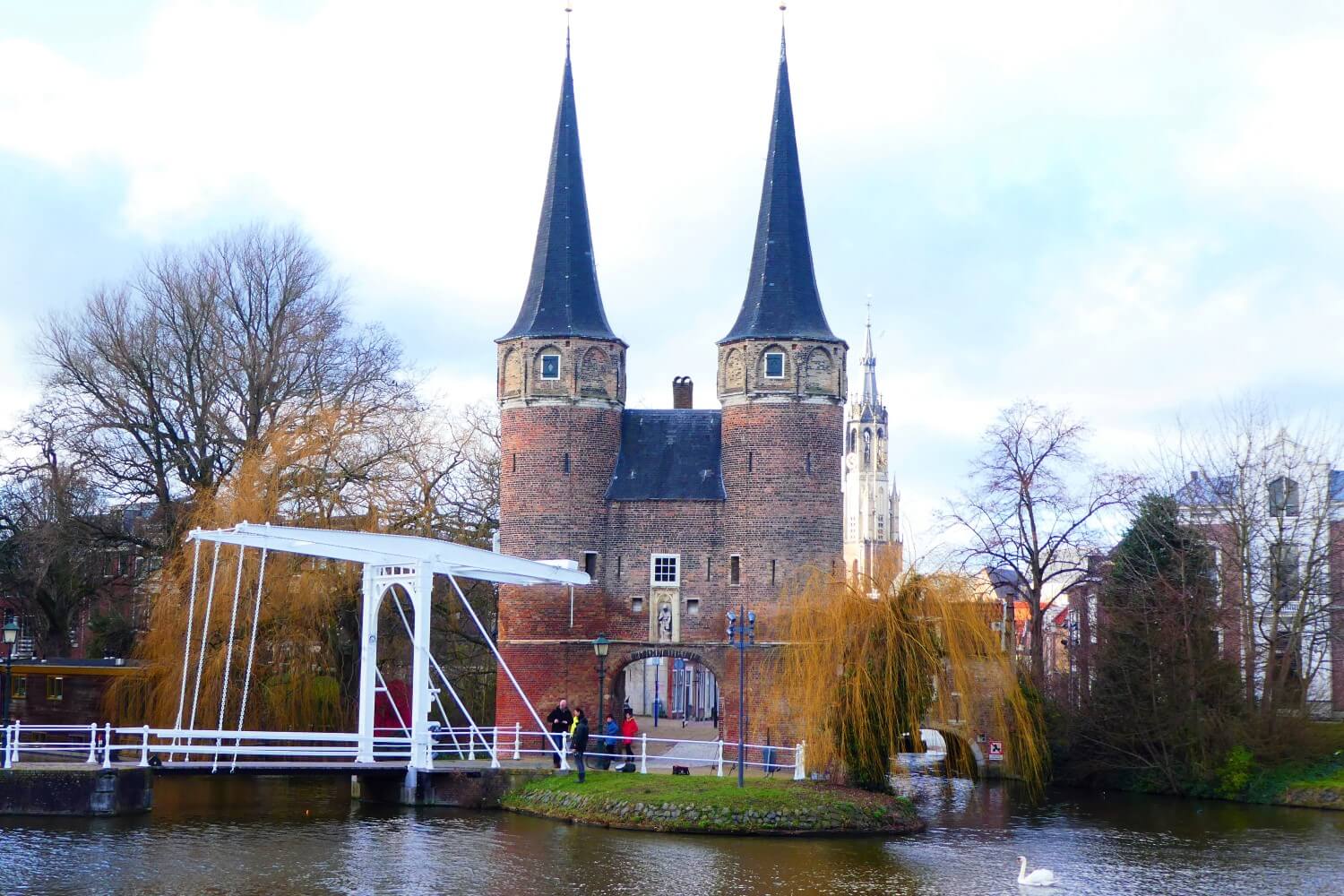 De mooie stadspoort, de oostpoort in Delft