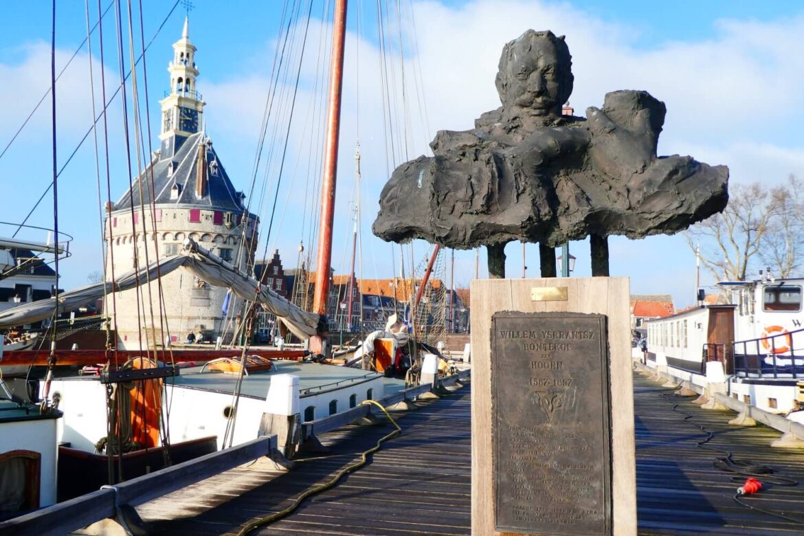 De hoofdtoren en standbeeld van Bontekoe, Hoorn