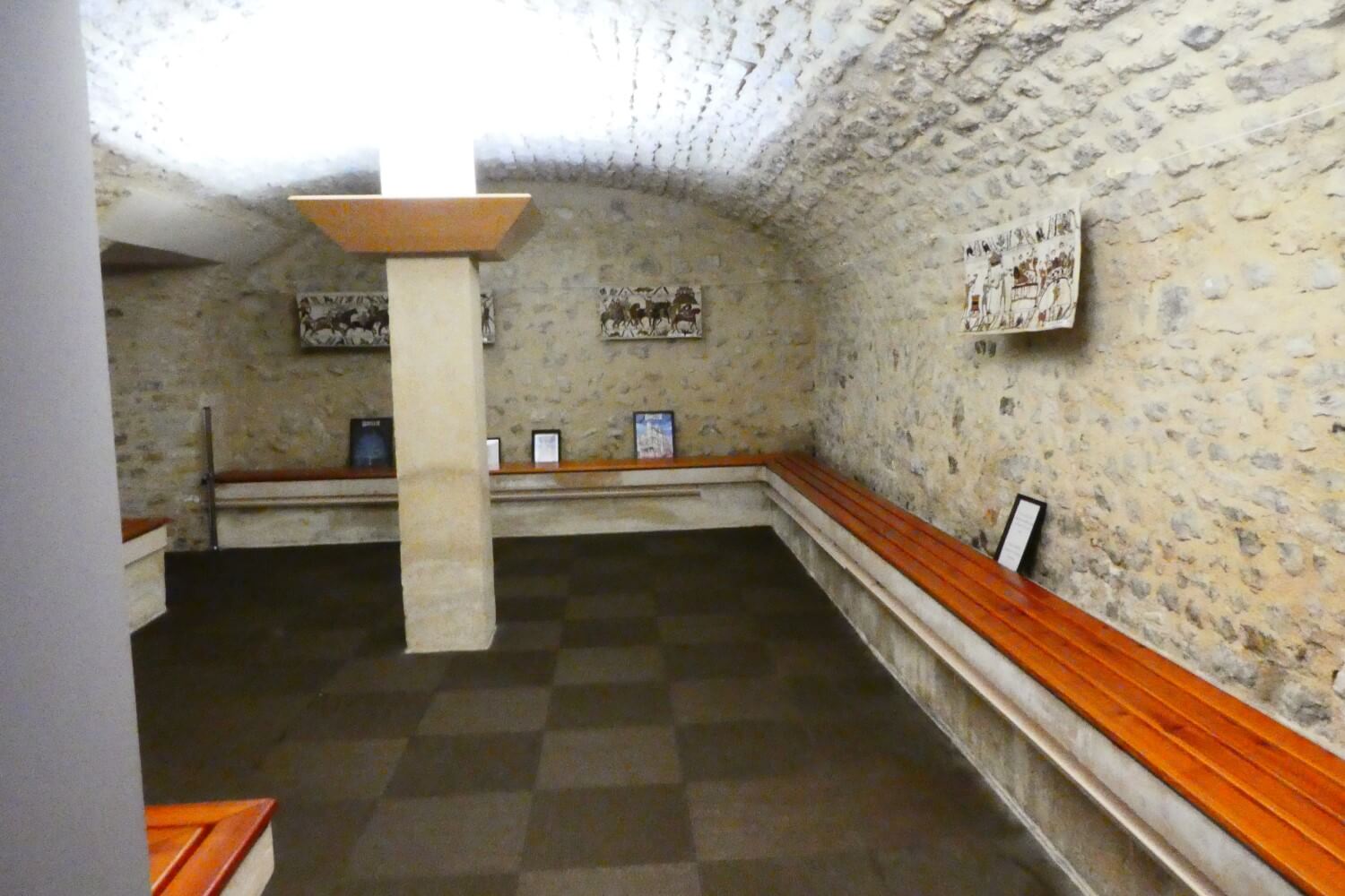 De shop in Musée de la Tapisserie de Bayeux