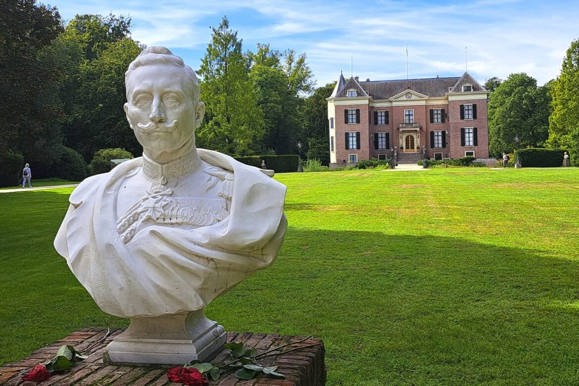 Huis Doorn en het standbeeld van keizer Wilhelm II