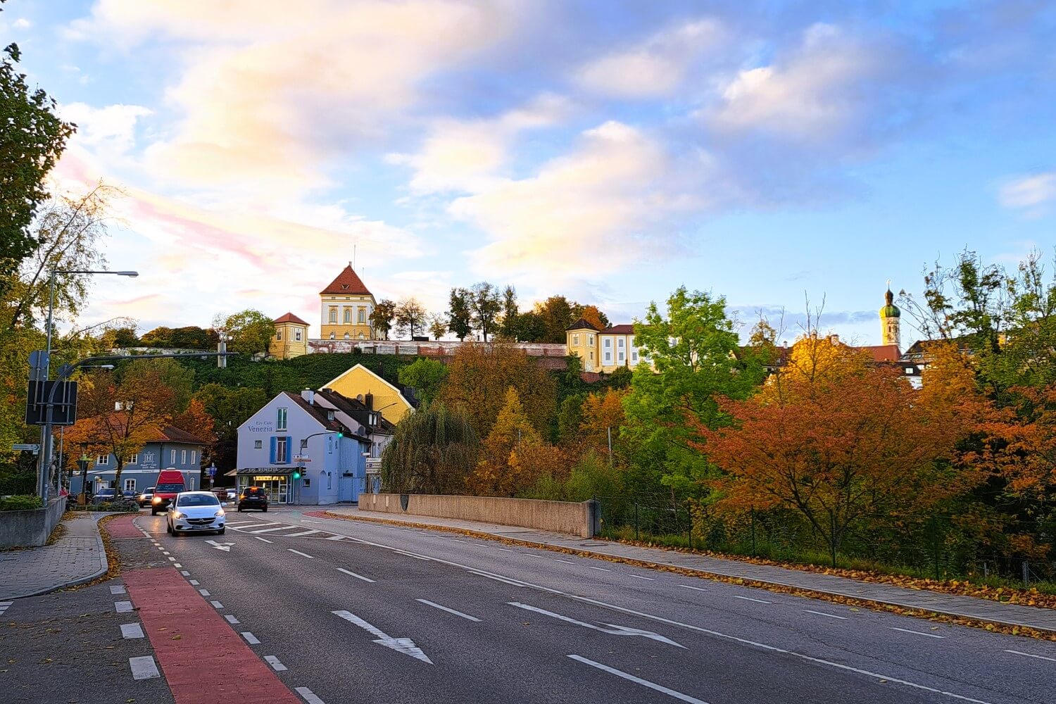 De Schlossberg met het historische centrum van Dachau