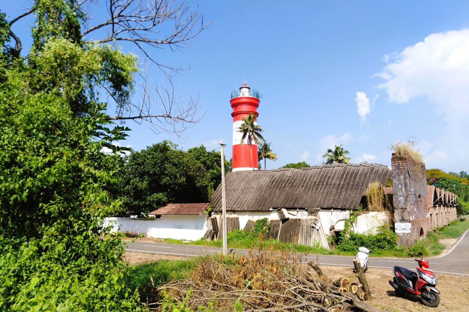 De rood-witte Alappuzzha vuurtoren