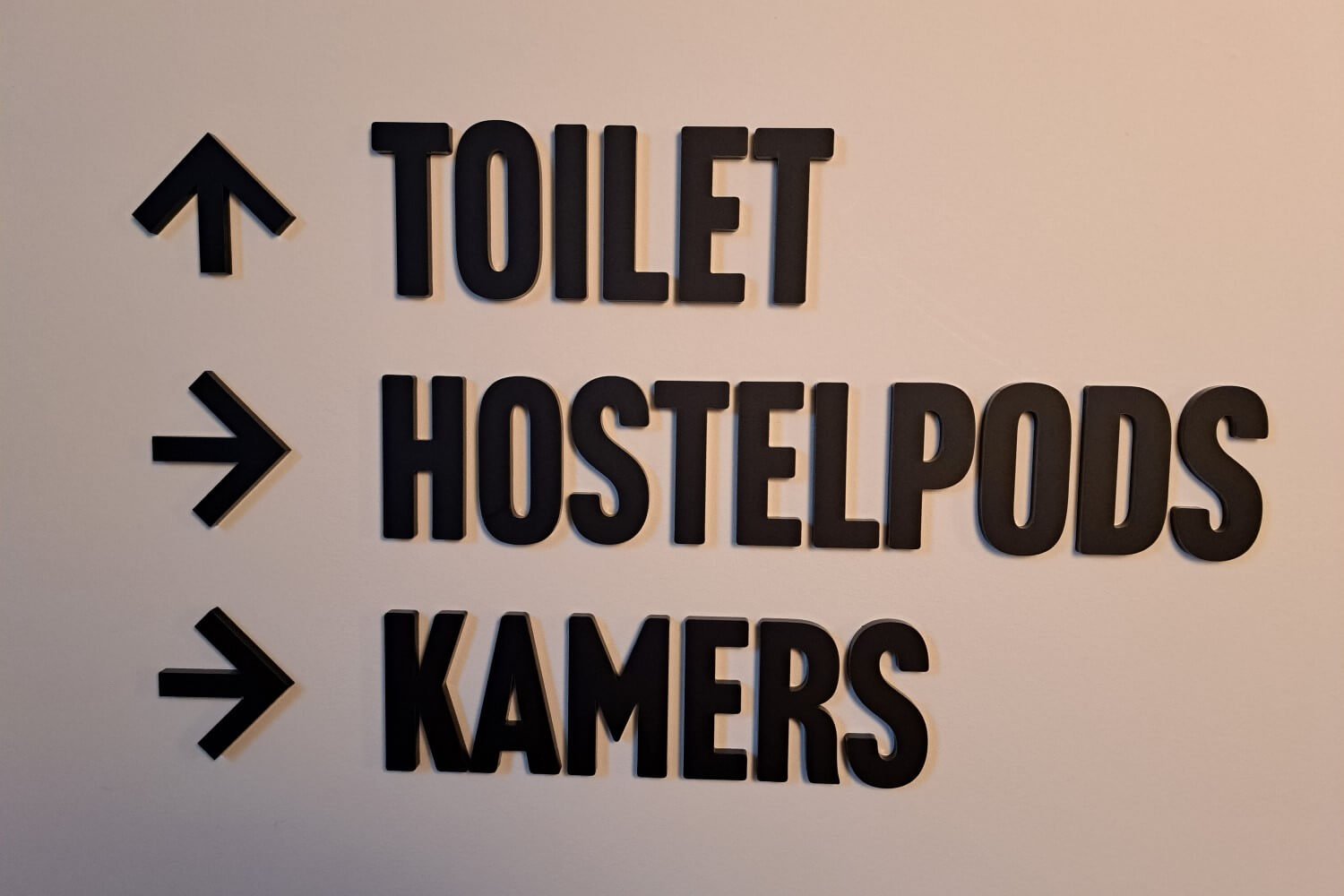 Overnachten in een kamer of een hostelpod?