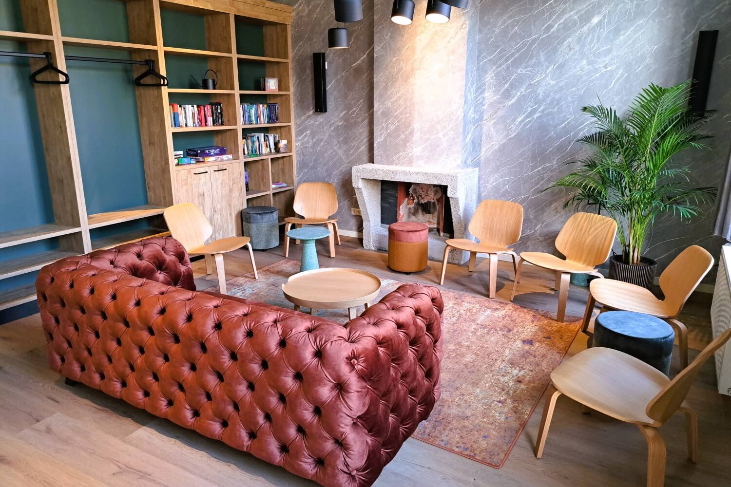 Samenzijn in de lounge van het Stadsklooster Dordt