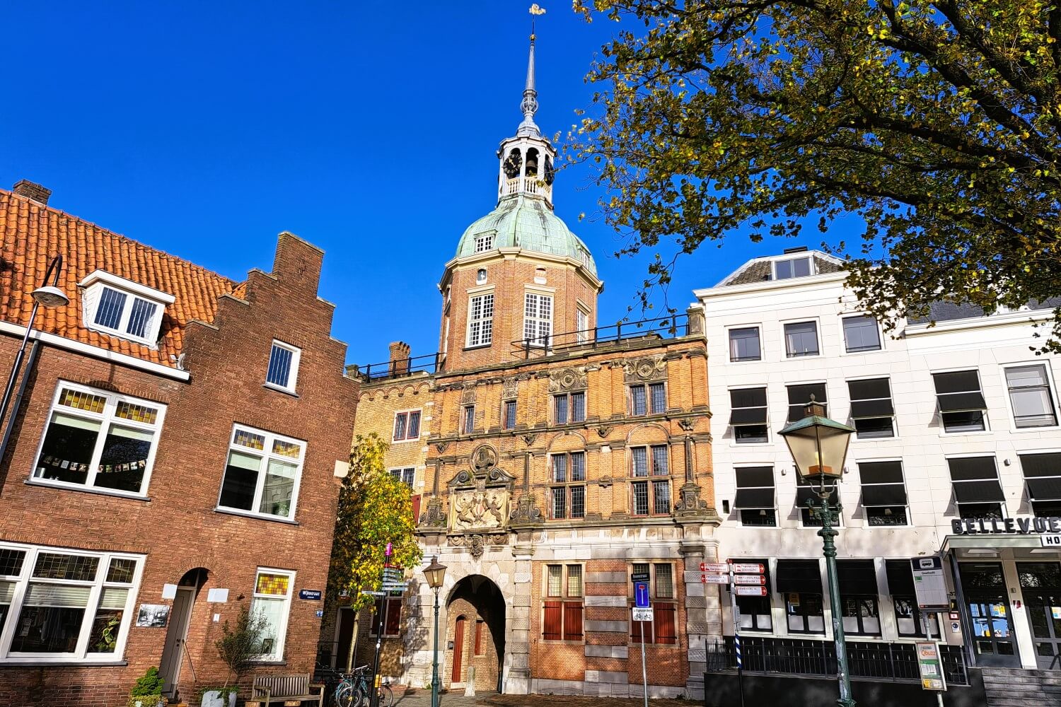 De achterkant van de Groothoofdspoort in Dordrecht