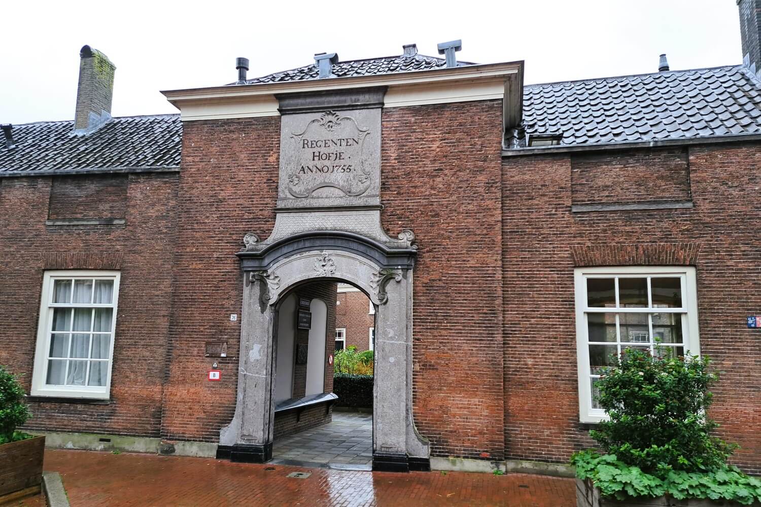 Bezienswaardigheden van Dordrecht: Het Regentenhofje uit 1755