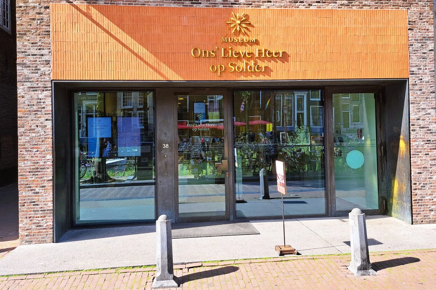 Ingang van Museum Ons' Lieve Heer op Solder