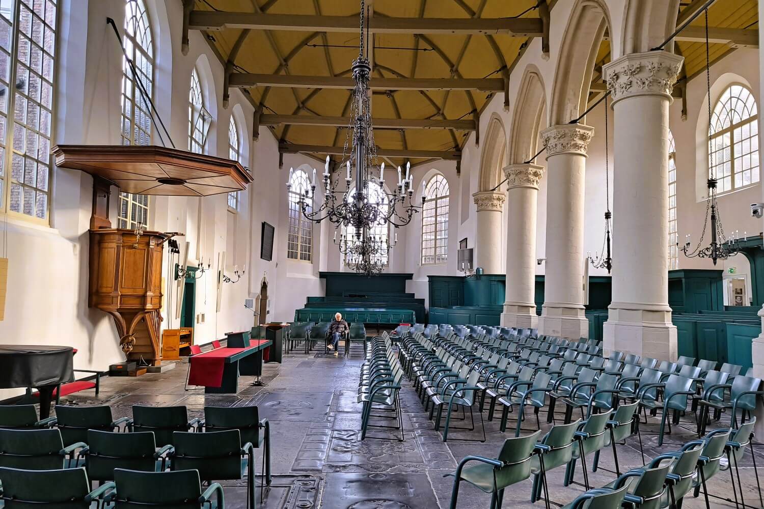 Het interieur van de Augustijnenkerk in Dordrecht