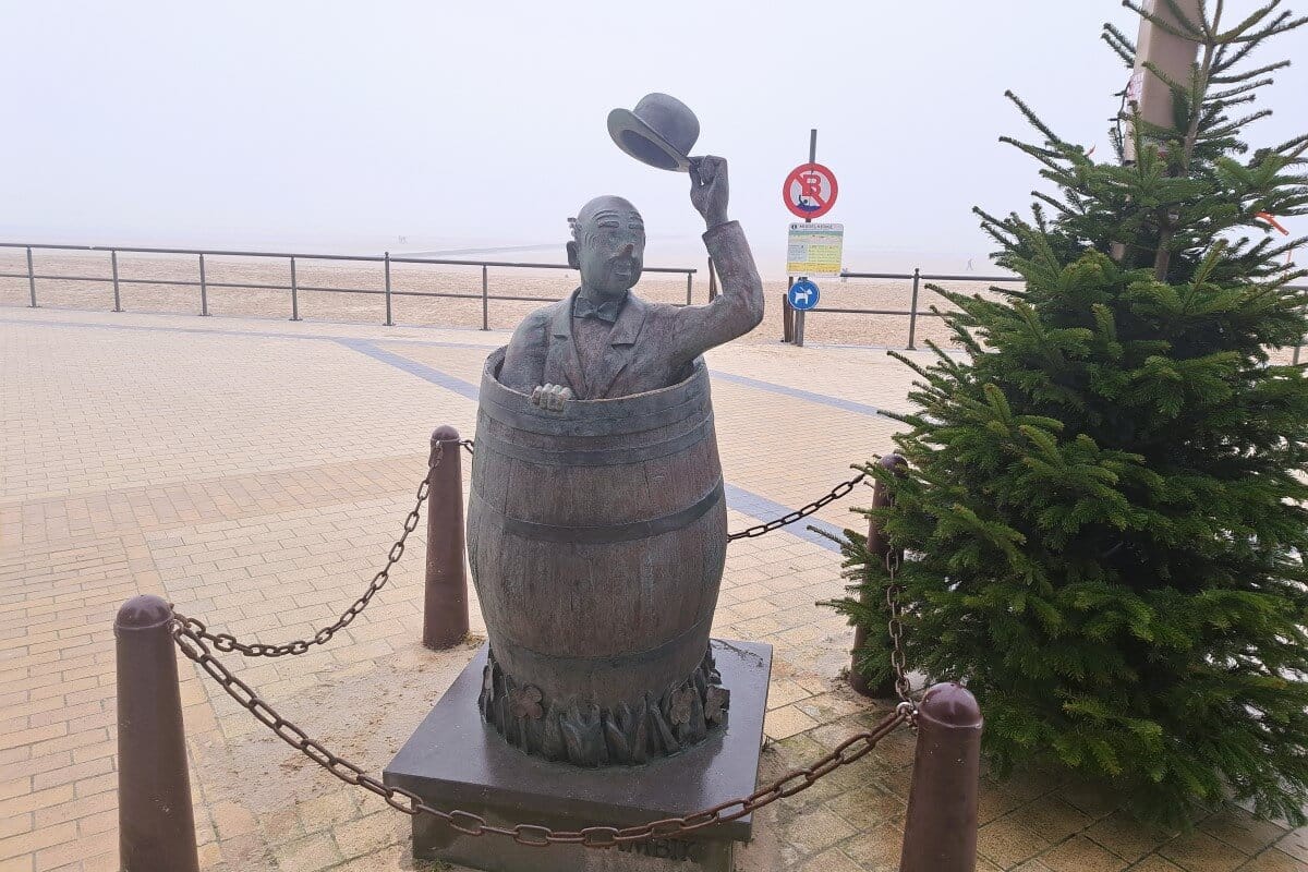Standbeeld van Lambik in Middelkerke, België