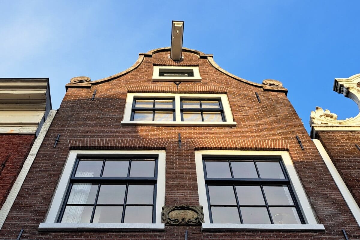 De voorgeval van het geboortehuis van Eduard Douwes Dekker