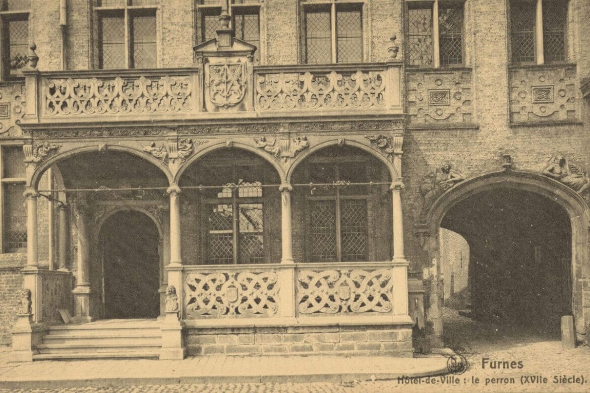 De ingang van het Stadhuis van Veurne