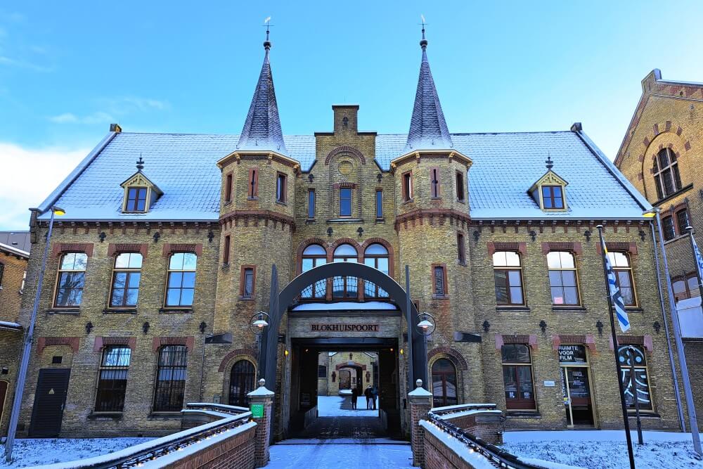 De toegangspoort van de Blokhuispoort